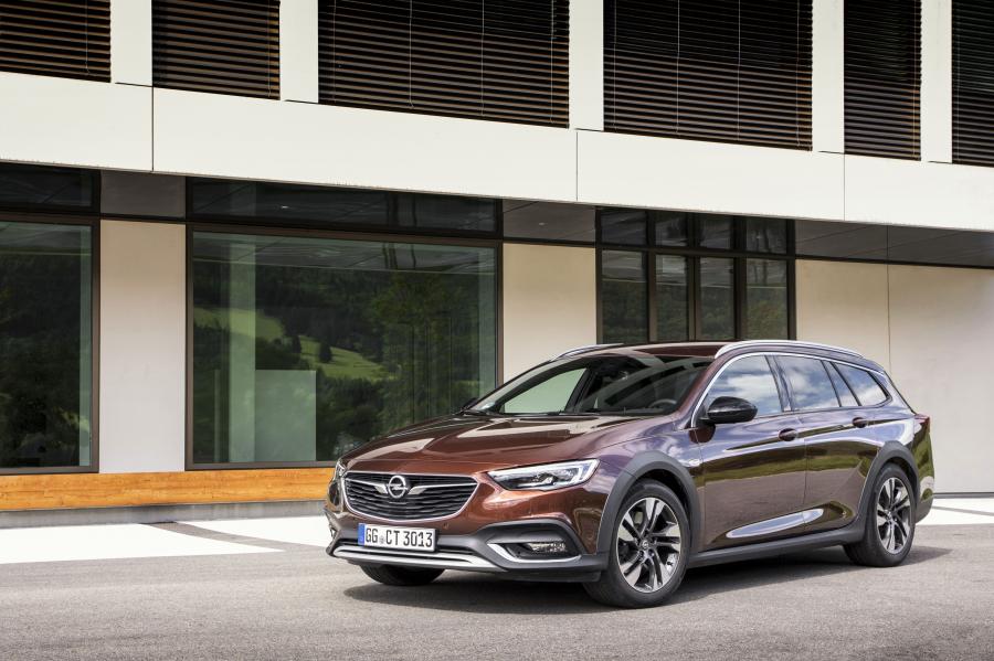  Opel Insignia Country Tourer Turbo D 4x4 Exclusive 2017 года  (фото 4 из 42)